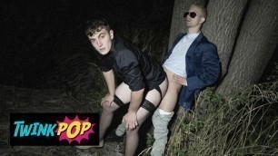 TWINKPOP - Horny Gay Guys Tom Bacan And Jakob De Lung Enjoy A Quick Fuck In The Woods