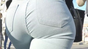 One of the best BUBBLE BUTT in Tight Jean EVER !