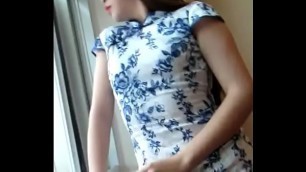 Chinese girl in cheongsam masturbates on the toiletãSubscribe to me and update new videos every dayã