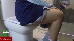 Fucking mouth on the toilet