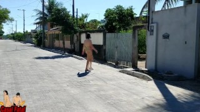 Esposa Anda Pelada Na Rua e Faz Sexo com o Marido Na Varanda